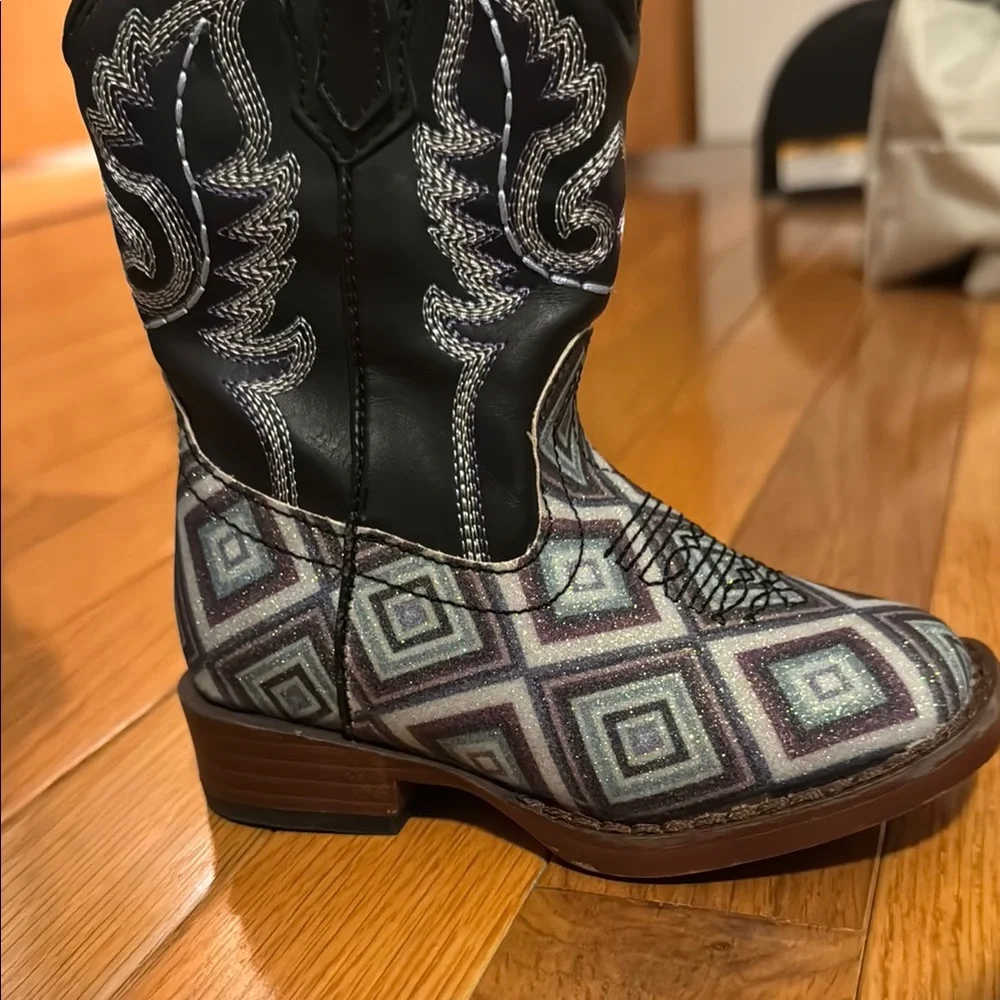 Geometric Pattern Cowboy Boots - Picture 5 of 5